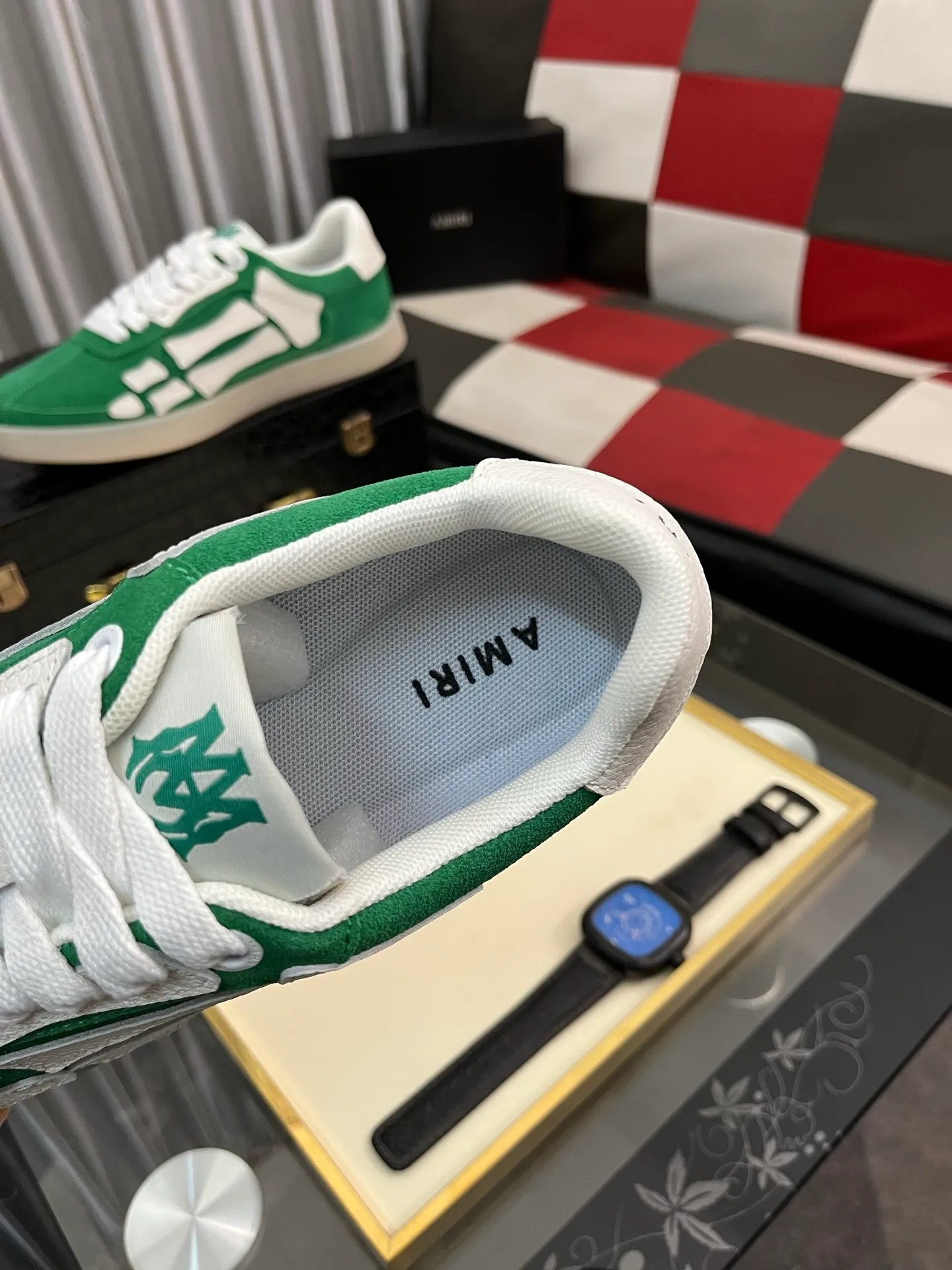 Men's shoes 💰420⌚️⌚️《AMIR*》New men's low-top casual sports sneakers bone shoes, another pair of irresistible bone shoes. Bone shoes are one of AMIRI's most popular items. They use first-layer cowhide uppers. The side bones are made of two cowhide laminations. They have a three-dimensional feel. The leather incisions are all oil-edged. Contrasting color design. Simple style. Fashionable sports. Customized metal LOGO nameplate to embellish shoelaces. Exclusive control of top version. Supports comparison. Breathable mesh lining Original rubber outsole A must-have item for daily leisure Suitable for various occasions Check it out if you are looking for high quality Super cool uppers Size: 38-445️⃣ Colors available